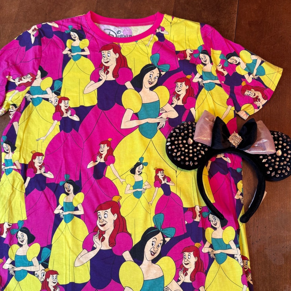 Cakeworthy T-Shirt  Large Pink Cinderella Ugly Stepsisters AOP Short Sleeve